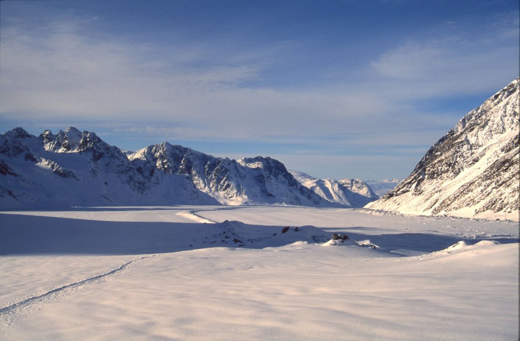 Du camp 2, vue vers l'aval sur le glacier Bonatti. 17 avril 1997.