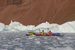 Kayak dans le brash entre le glacier Hubbard et le fjord Bowdoin - 22 août 2017